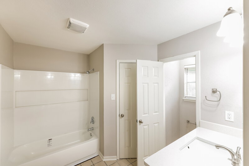 1,870/Mo, 3623 Indian Forest Dr Spring, TX 77373 Main Bathroom View
