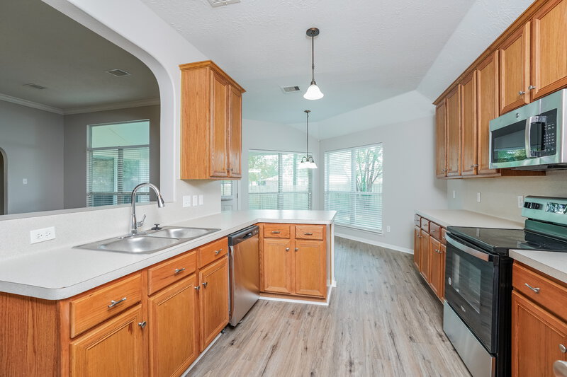 2,330/Mo, 16915 Marlin Spike Way Crosby, TX 77532 Kitchen View 2