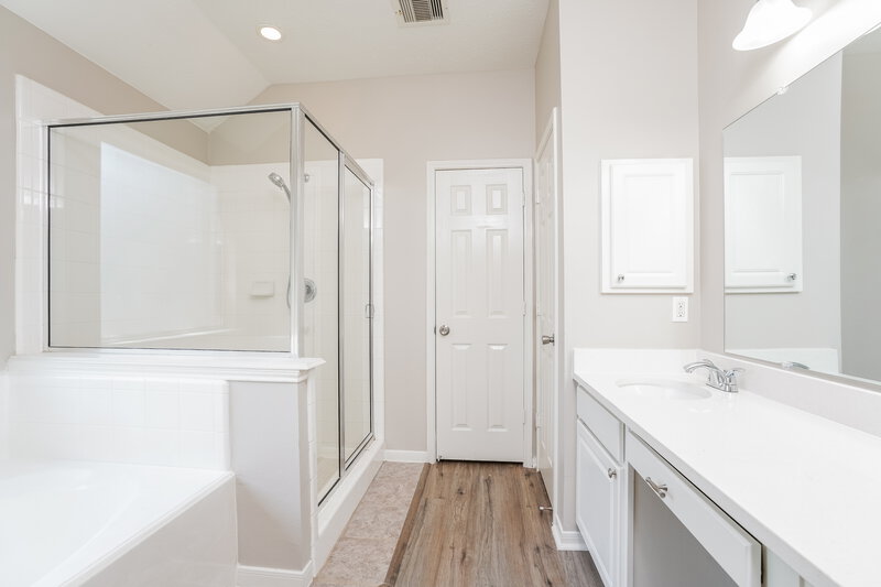 2,330/Mo, 16915 Marlin Spike Way Crosby, TX 77532 Main Bathroom View 2