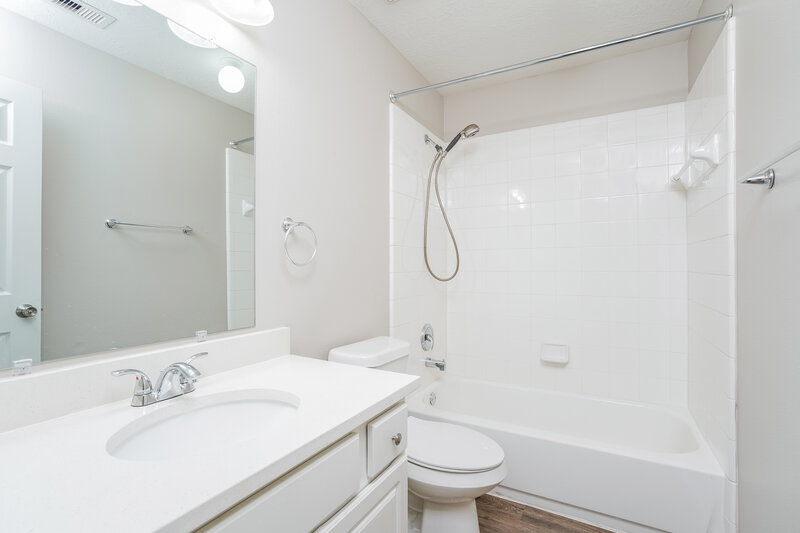 2,330/Mo, 16915 Marlin Spike Way Crosby, TX 77532 Bathroom View