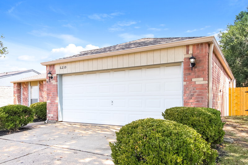 2,540/Mo, 6210 Roseridge Ln Houston, TX 77053 Front View 2