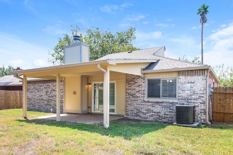 2,540/Mo, 6210 Roseridge Ln Houston, TX 77053 Rear View