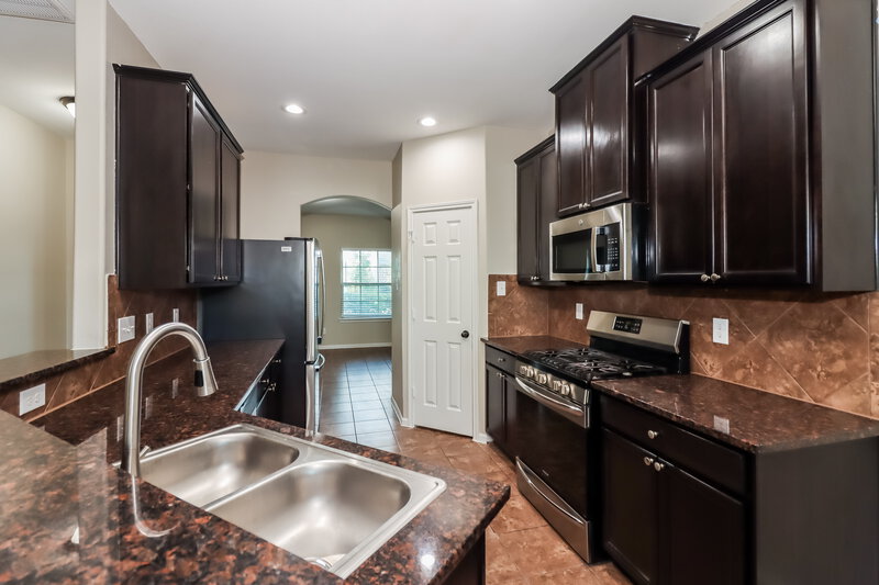 2,630/Mo, 13234 Versace Dr Houston, TX 77044 Kitchen View