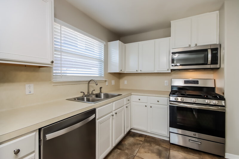 2,225/Mo, 5622 My Way Humble, TX 77339 Kitchen View