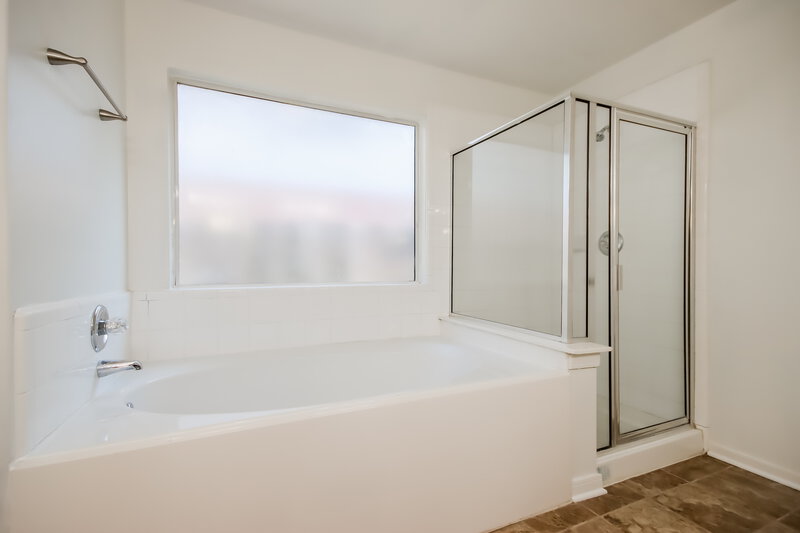 2,225/Mo, 5622 My Way Humble, TX 77339 Main Bathroom View 2