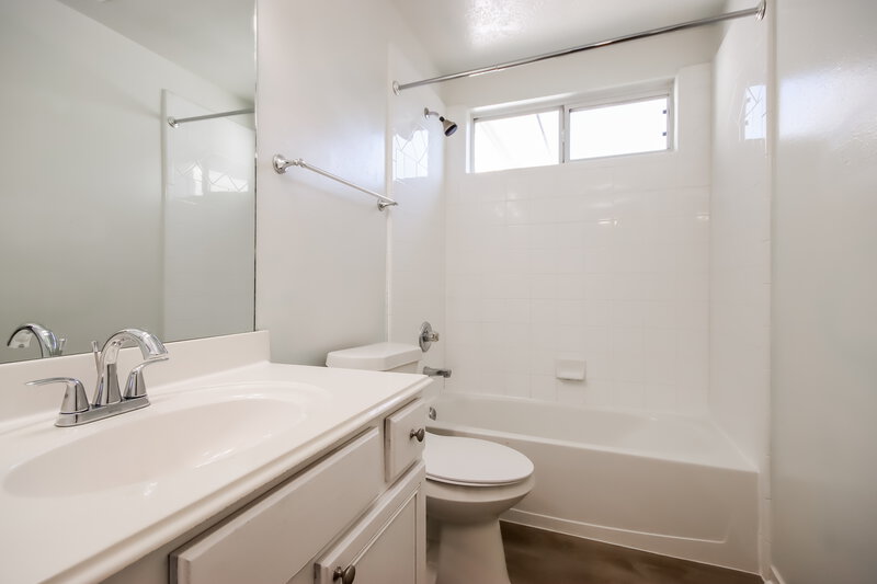 2,225/Mo, 5622 My Way Humble, TX 77339 Bathroom View