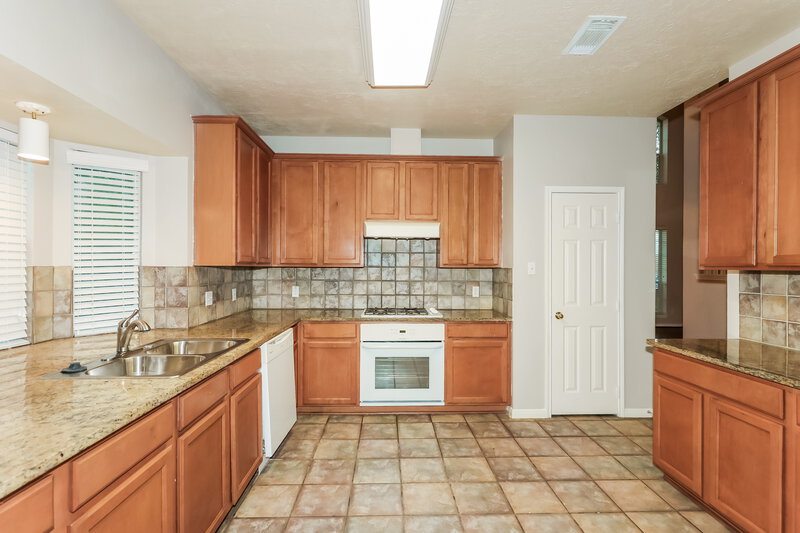 2,365/Mo, 15715 Cheshire Bend Ln Houston, TX 77084 Kitchen View