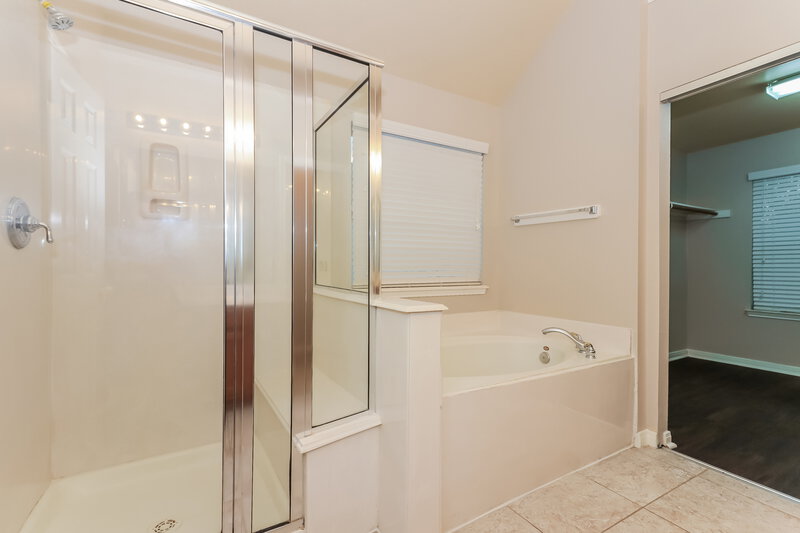 2,365/Mo, 15715 Cheshire Bend Ln Houston, TX 77084 Main Bathroom View