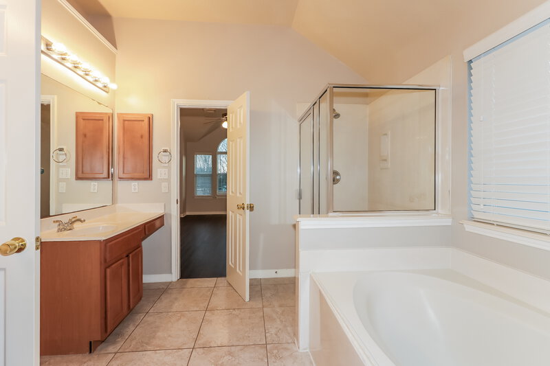 2,365/Mo, 15715 Cheshire Bend Ln Houston, TX 77084 Main Bathroom View 2