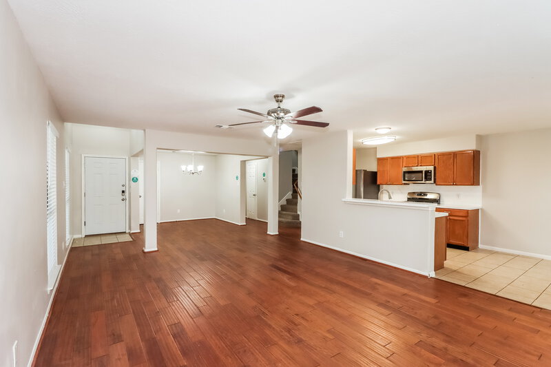 2,245/Mo, 12827 Glorywhite Ct Houston, TX 77034 Living Room View