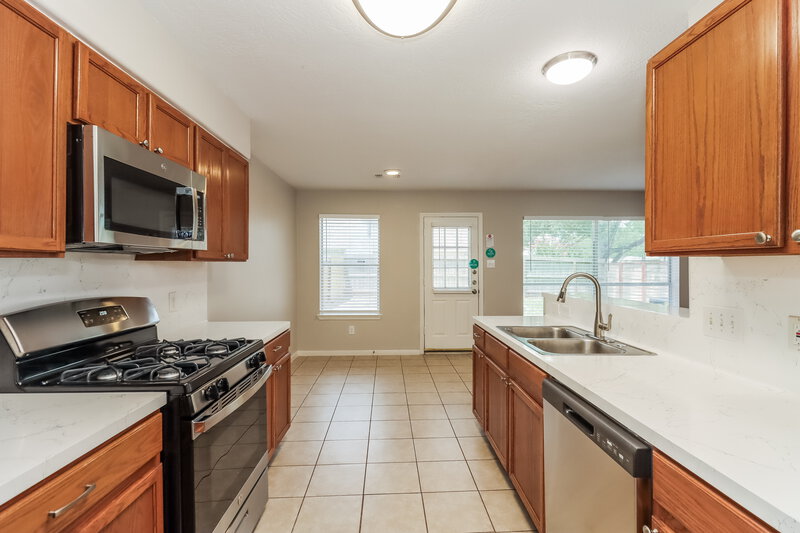 2,245/Mo, 12827 Glorywhite Ct Houston, TX 77034 Kitchen View 2