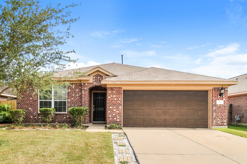 2,290/Mo, 389 Henry St Alvin, TX 77511 External View