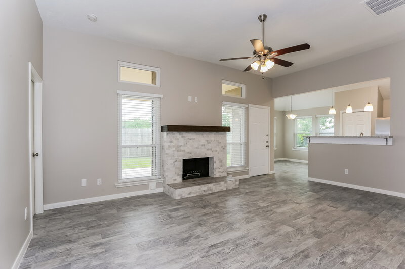 1,820/Mo, 1407 Bayou Glen Dr La Porte, TX 77571 Living Room View