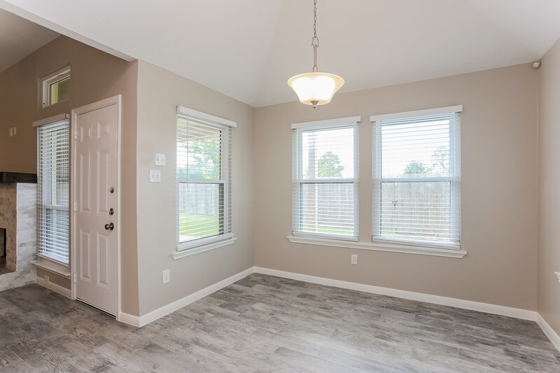 1,820/Mo, 1407 Bayou Glen Dr La Porte, TX 77571 Dining Room View