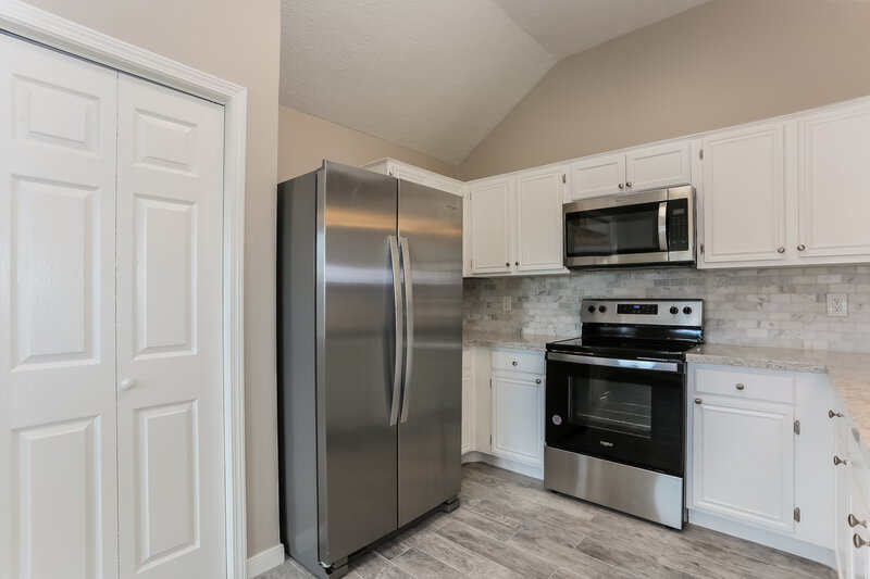1,820/Mo, 1407 Bayou Glen Dr La Porte, TX 77571 Kitchen View