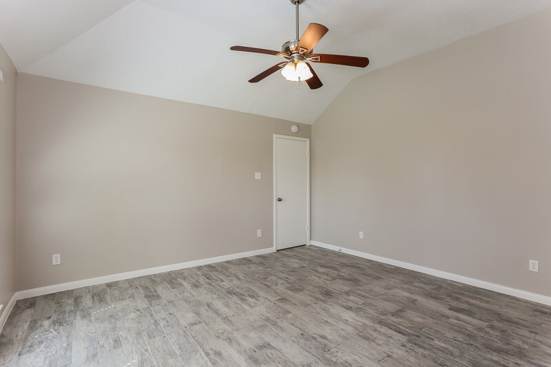 1,820/Mo, 1407 Bayou Glen Dr La Porte, TX 77571 Main Bedroom View 2