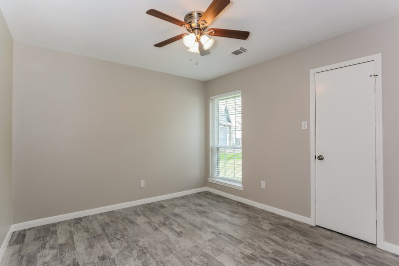 1,820/Mo, 1407 Bayou Glen Dr La Porte, TX 77571 Bedroom View