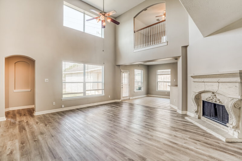 3,345/Mo, 12013 Banks Run Dr Pearland, TX 77584 Living Room View
