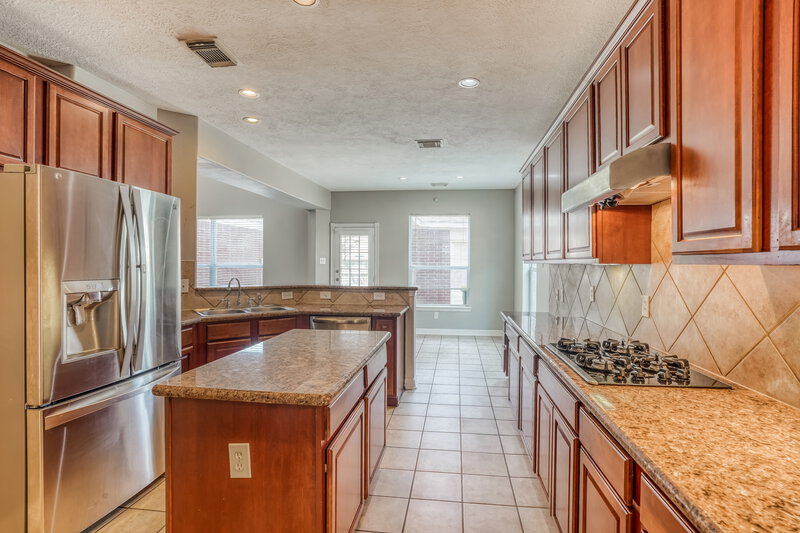 3,345/Mo, 12013 Banks Run Dr Pearland, TX 77584 Kitchen View 2