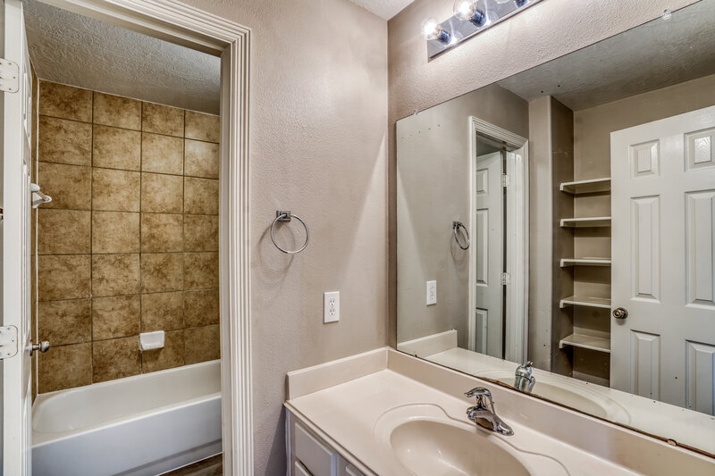 3,345/Mo, 12013 Banks Run Dr Pearland, TX 77584 Bathroom View