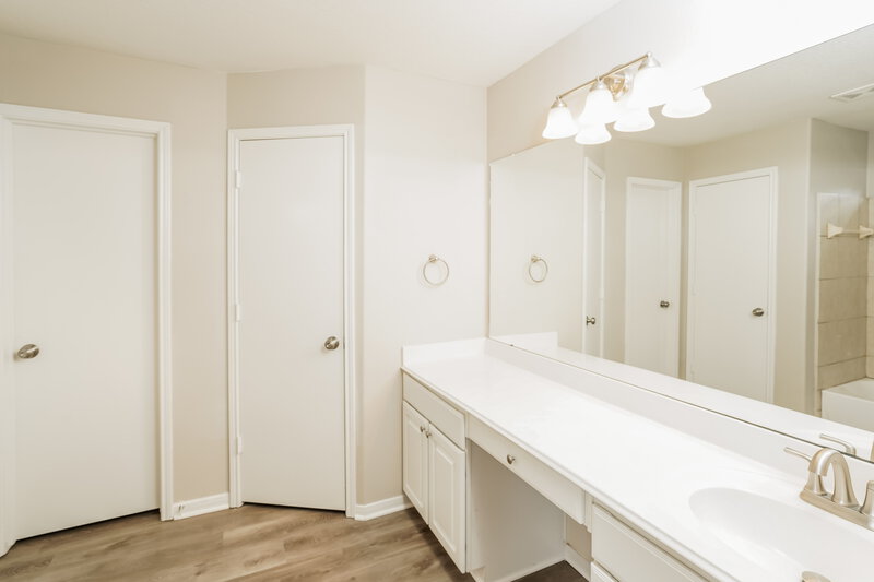 2,095/Mo, 5014 Colony Hurst Trl Spring, TX 77373 Main Bathroom View