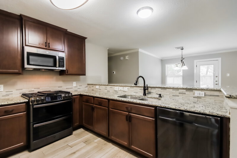 2,075/Mo, 18390 Hollow Oaks Cir Porter, TX 77365 Kitchen View 2