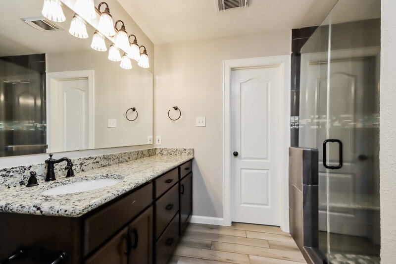 2,075/Mo, 18390 Hollow Oaks Cir Porter, TX 77365 Main Bathroom View