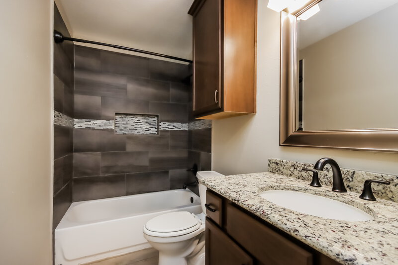 2,075/Mo, 18390 Hollow Oaks Cir Porter, TX 77365 Bathroom View