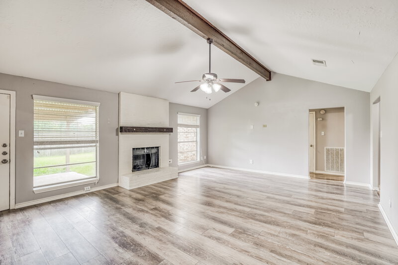 2,015/Mo, 5939 Ollia Cir Pasadena, TX 77505 Living Room View