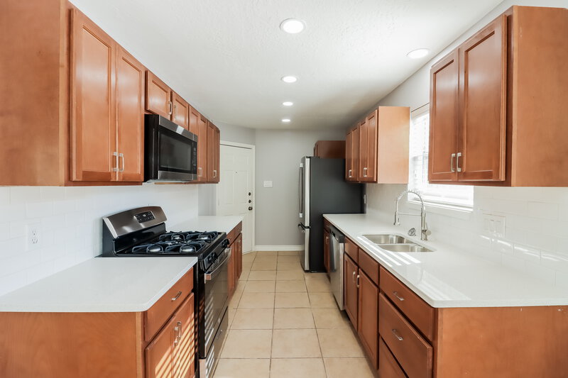 1,960/Mo, 5939 Ollia Cir Pasadena, TX 77505 Kitchen View