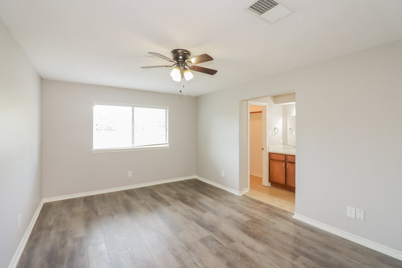 1,960/Mo, 5939 Ollia Cir Pasadena, TX 77505 Main Bedroom View
