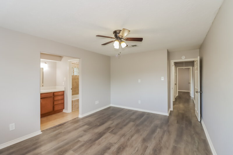 1,960/Mo, 5939 Ollia Cir Pasadena, TX 77505 Main Bedroom View 2