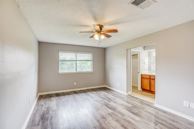 2,015/Mo, 5939 Ollia Cir Pasadena, TX 77505 Main Bedroom View