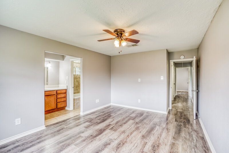 2,015/Mo, 5939 Ollia Cir Pasadena, TX 77505 Main Bedroom View 2