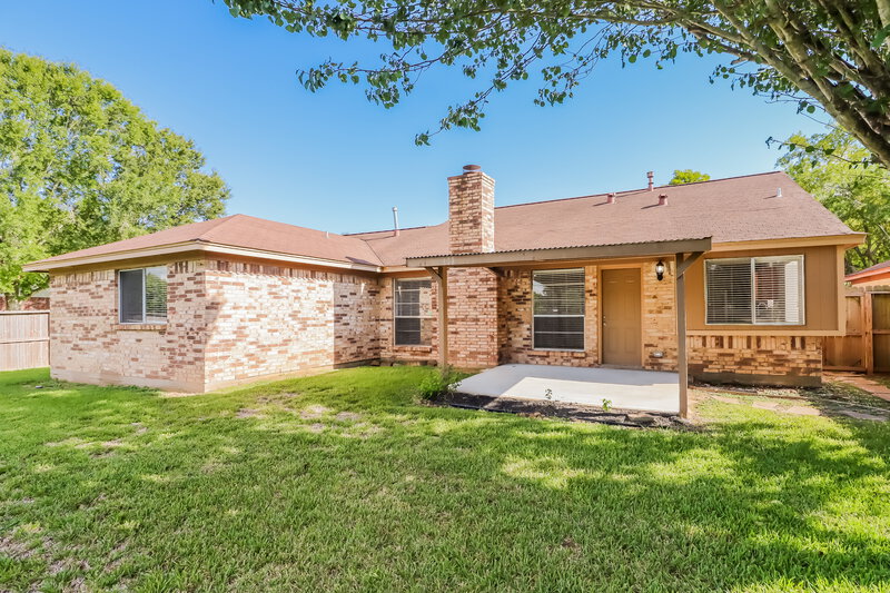 1,960/Mo, 5939 Ollia Cir Pasadena, TX 77505 Rear View