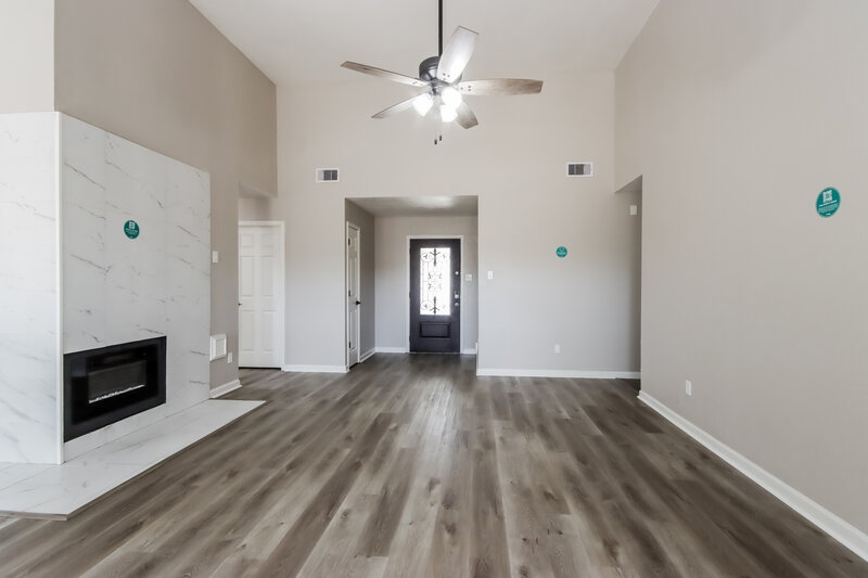1,885/Mo, 6635 Redding Springs Ln Houston, TX 77086 Living Room View 2
