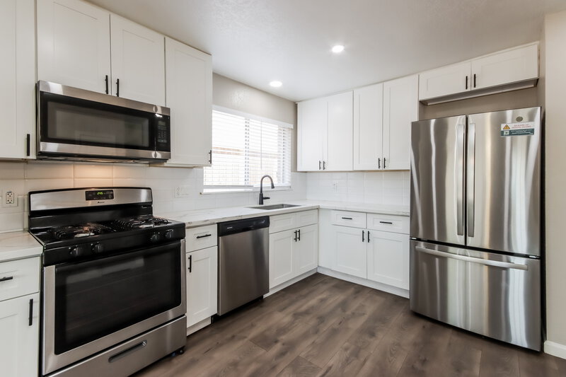 1,885/Mo, 6635 Redding Springs Ln Houston, TX 77086 Kitchen View