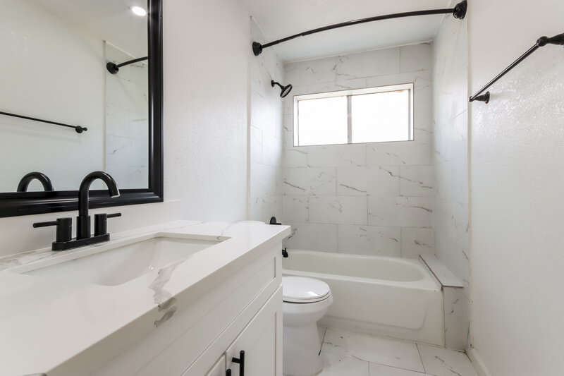 1,885/Mo, 6635 Redding Springs Ln Houston, TX 77086 Bathroom View