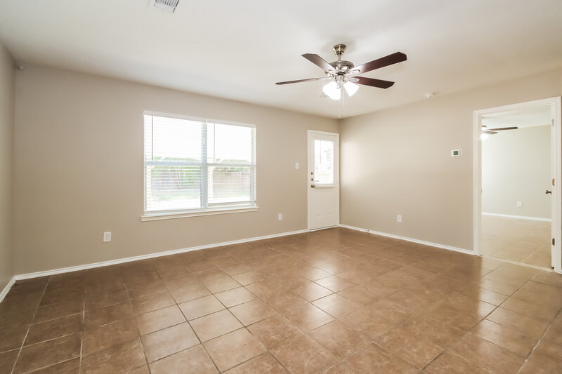 2,335/Mo, 10005 Sterling Place Dr Conroe, TX 77303 Living Room View