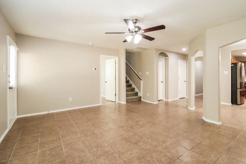 2,335/Mo, 10005 Sterling Place Dr Conroe, TX 77303 Living Room View 2