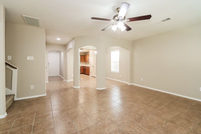 2,335/Mo, 10005 Sterling Place Dr Conroe, TX 77303 Living Room View 3