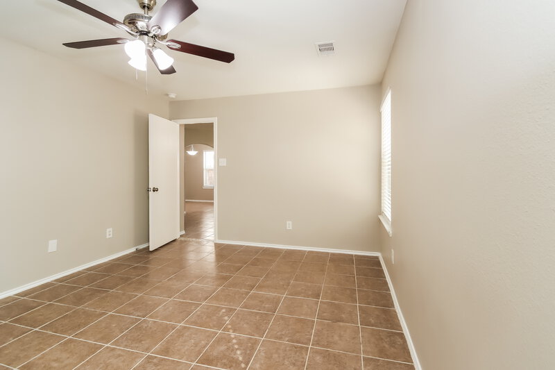 2,335/Mo, 10005 Sterling Place Dr Conroe, TX 77303 Main Bedroom View 2