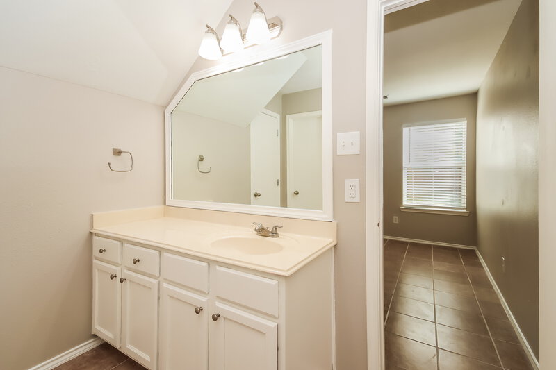 2,335/Mo, 10005 Sterling Place Dr Conroe, TX 77303 Main Bathroom View