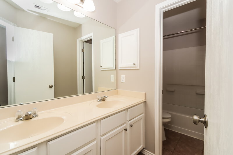 2,335/Mo, 10005 Sterling Place Dr Conroe, TX 77303 Bathroom View