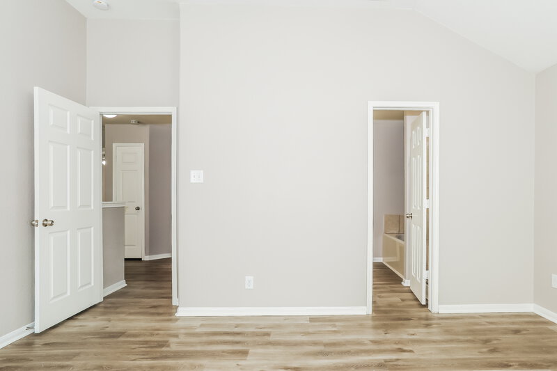 2,660/Mo, 16750 Warbler Dr Conroe, TX 77385 Main Bedroom View 3