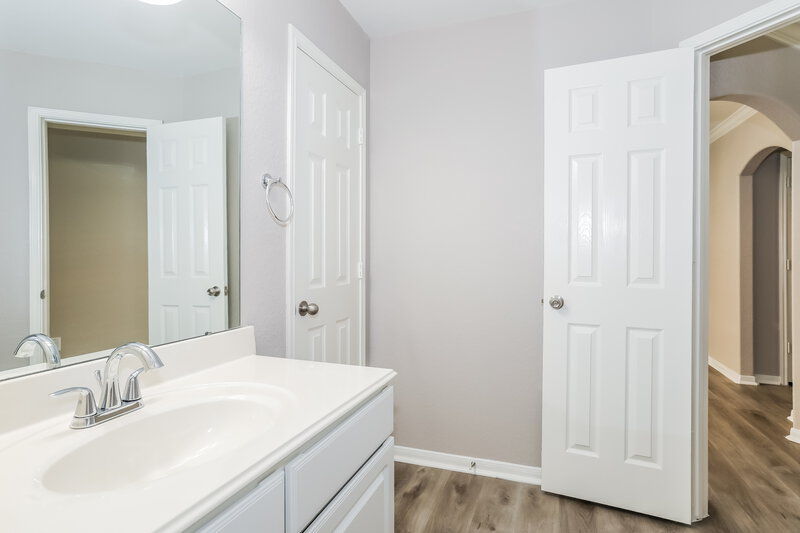 2,660/Mo, 16750 Warbler Dr Conroe, TX 77385 Bathroom View