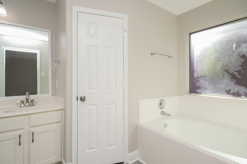 2,220/Mo, 4107 Blue Forest Dr Humble, TX 77346 Main Bathroom View 2
