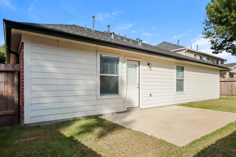 2,220/Mo, 4107 Blue Forest Dr Humble, TX 77346 Rear View