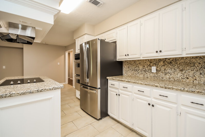 2,155/Mo, 18 Laguna Rd Montgomery, TX 77356 Kitchen View