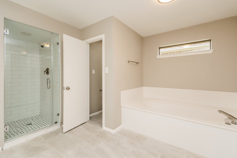 2,155/Mo, 18 Laguna Rd Montgomery, TX 77356 Main Bathroom View